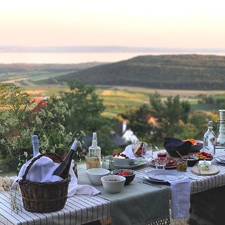 Kisvulkan Nyulontul Mencshely Buitenkant foto