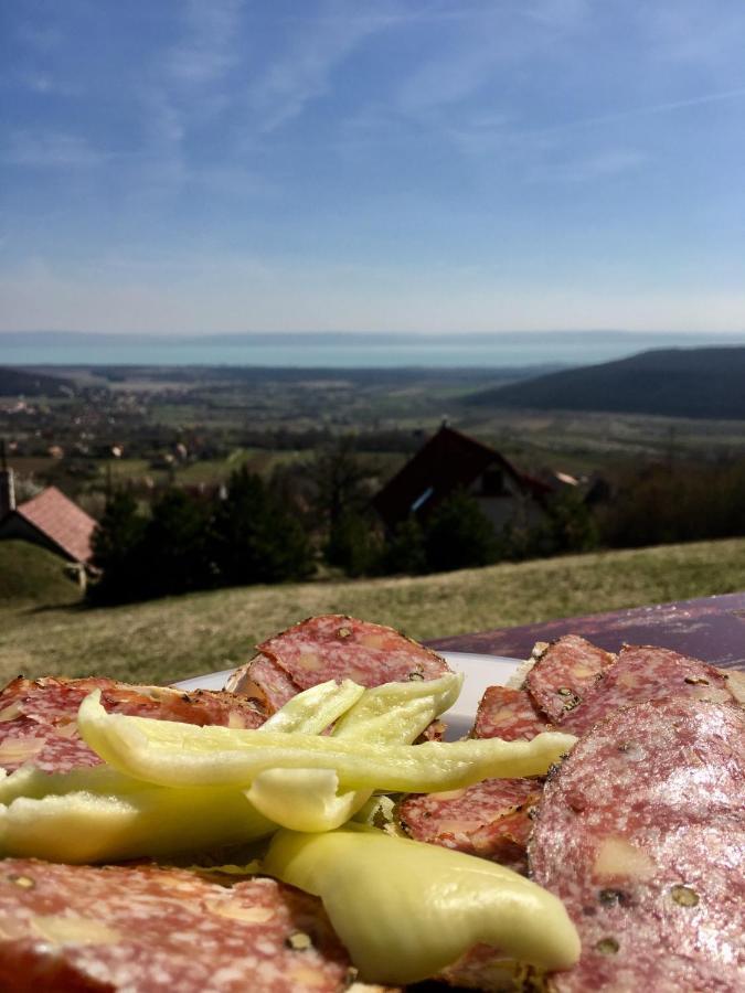 Kisvulkan Nyulontul Mencshely Buitenkant foto