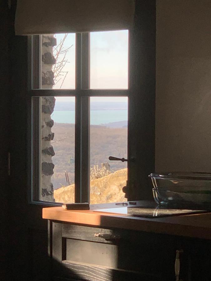 Kisvulkan Nyulontul Mencshely Buitenkant foto